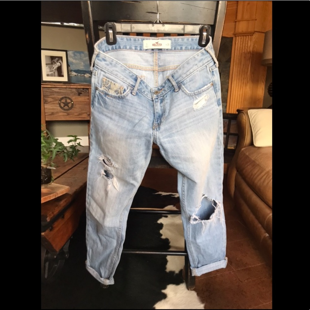 Boyfriend / Ripped Hollister Jeans